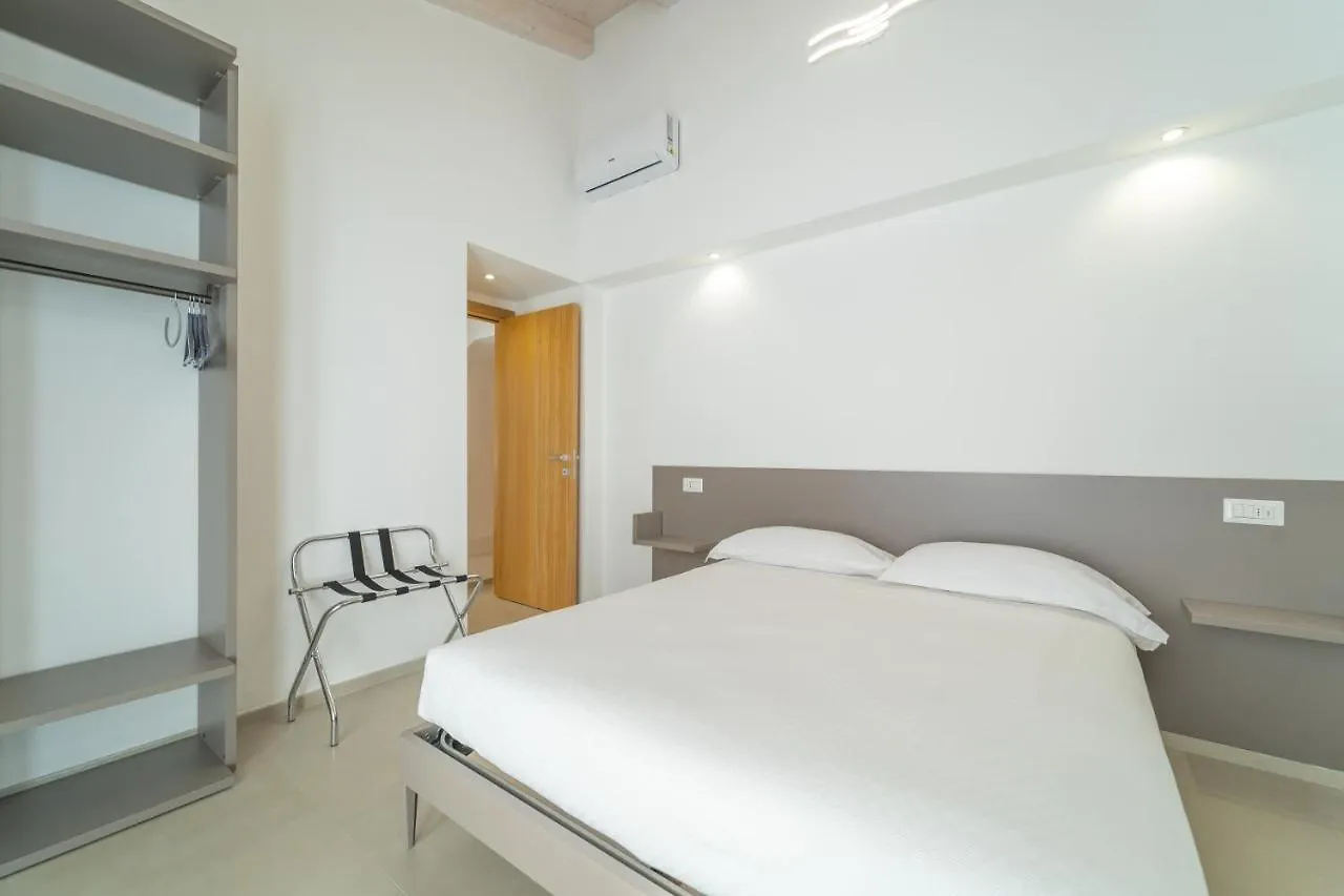 Nuova -Luxury Rooms & Apartment- Olbia 0*,