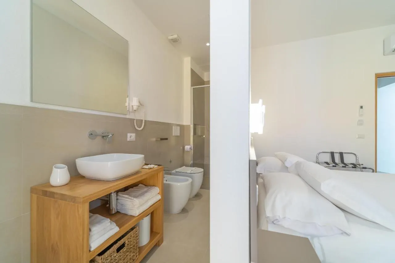 Nuova -Luxury Rooms & Apartment- Olbia 0*,