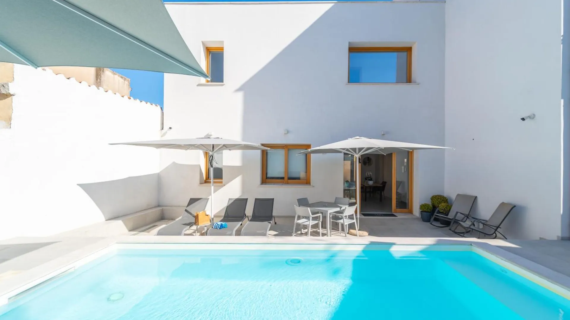 Nuova -Luxury Rooms & Apartment- Olbia