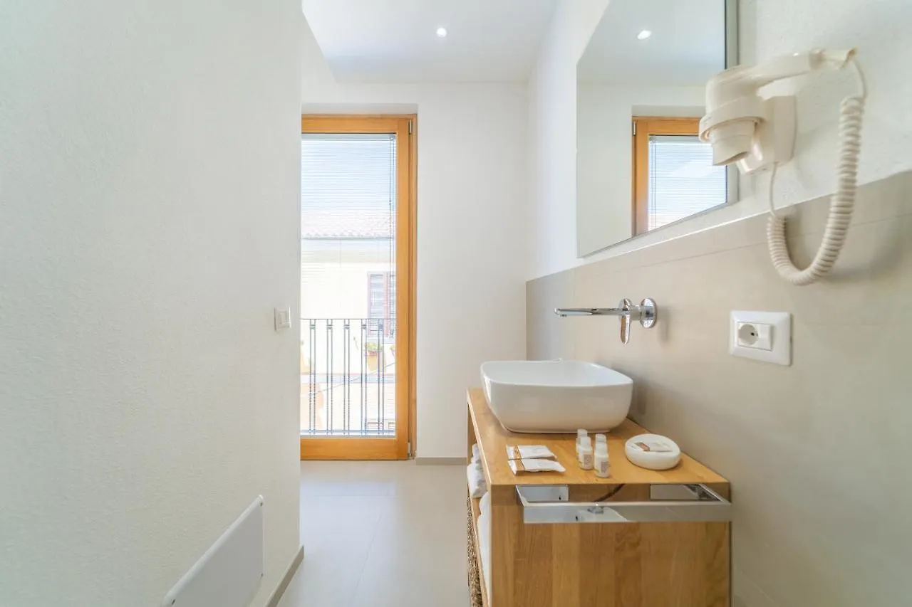 Nuova -Luxury Rooms & Apartment- Olbia 0*,  Italië